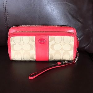 COACH wallet /wristlet. Excellent condition!